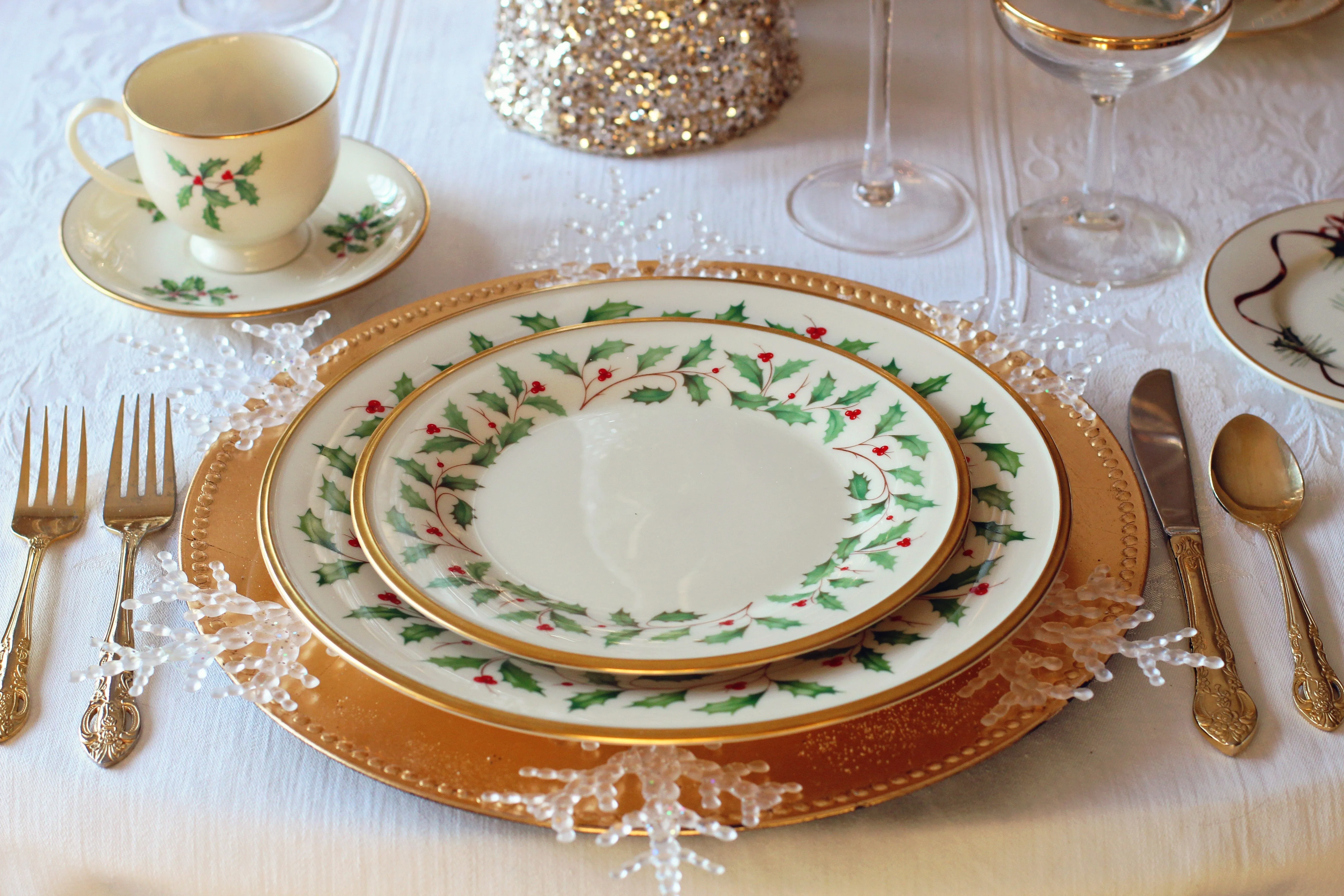 Christmas plate setting